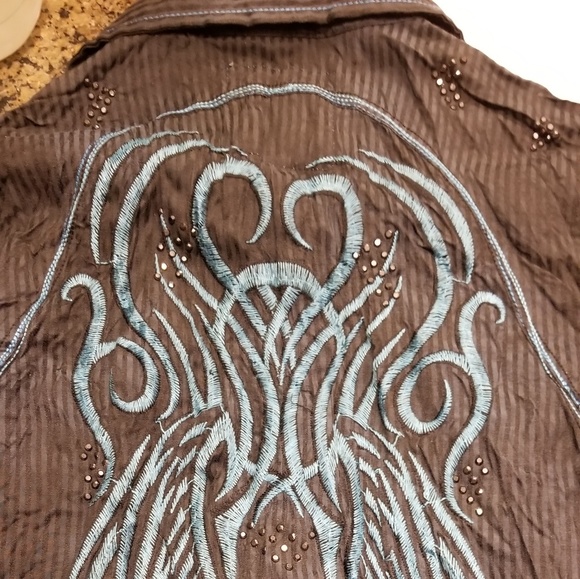 Women’s Roar Button Down Shirt - Picture 4 of 5